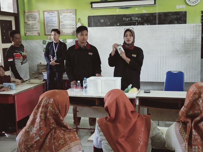 MEMBUAT SABUN CUCI PIRING SECARA MANDIRI