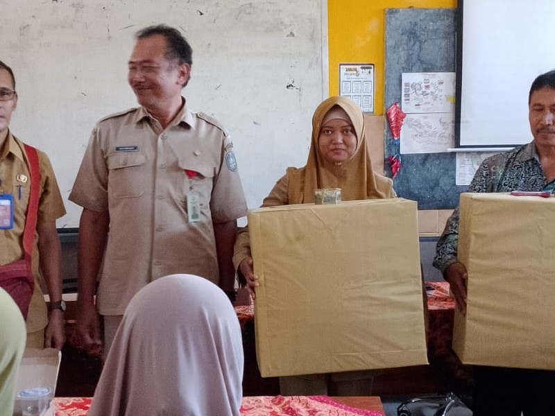 PISAH KENANG Ibu Hj. NUR SYAMSIYAH, S.Pd