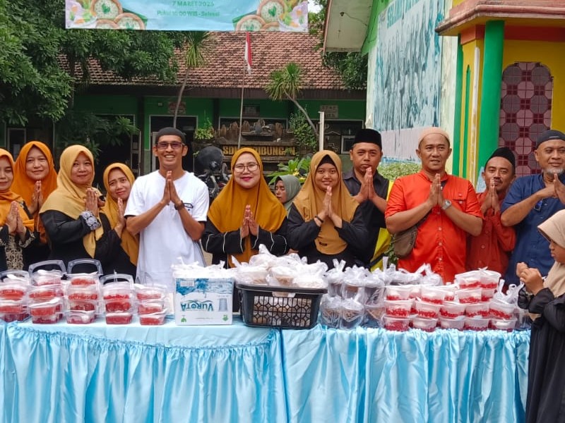 Misi Kemanusiaan: Berbagi Berkah di Jalanan