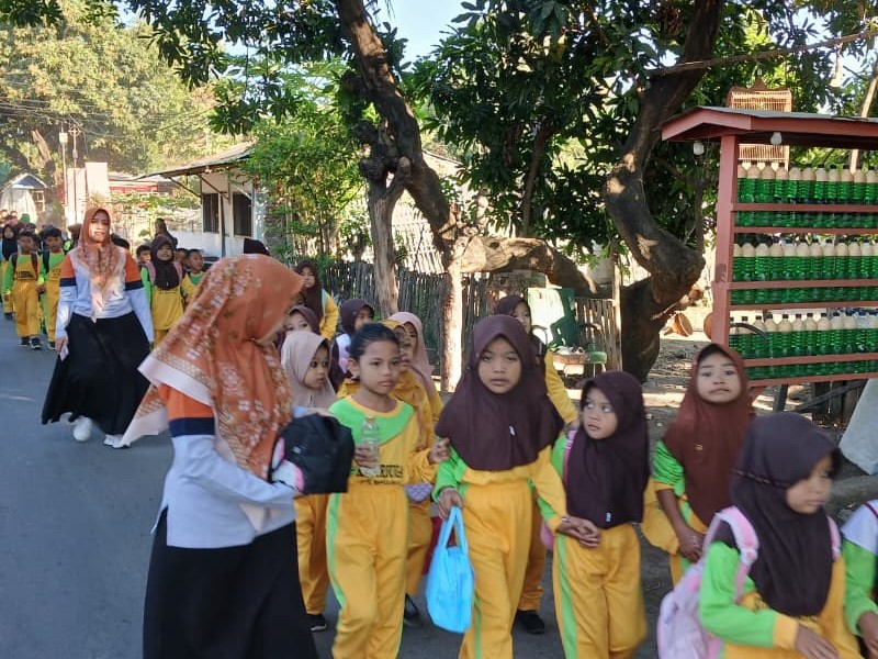 Meriah dan Penuh Kebersamaan: SDN 2 Tribungan Tutup Rangkaian MPLS 2026/2027 Lewat Jalan Sehat dan Piknik Bersama